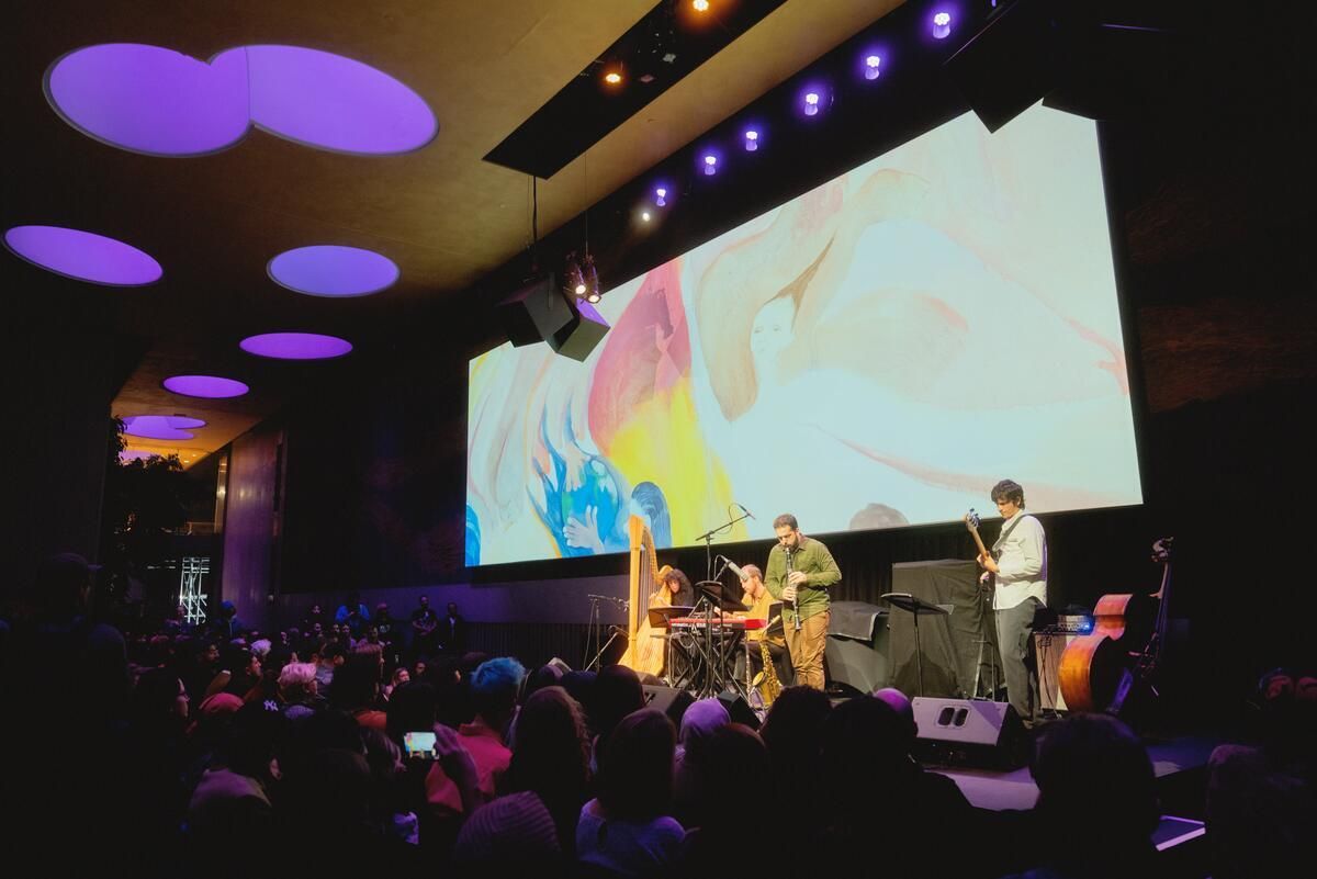Smartwoods live in New York, ensemble under a projection